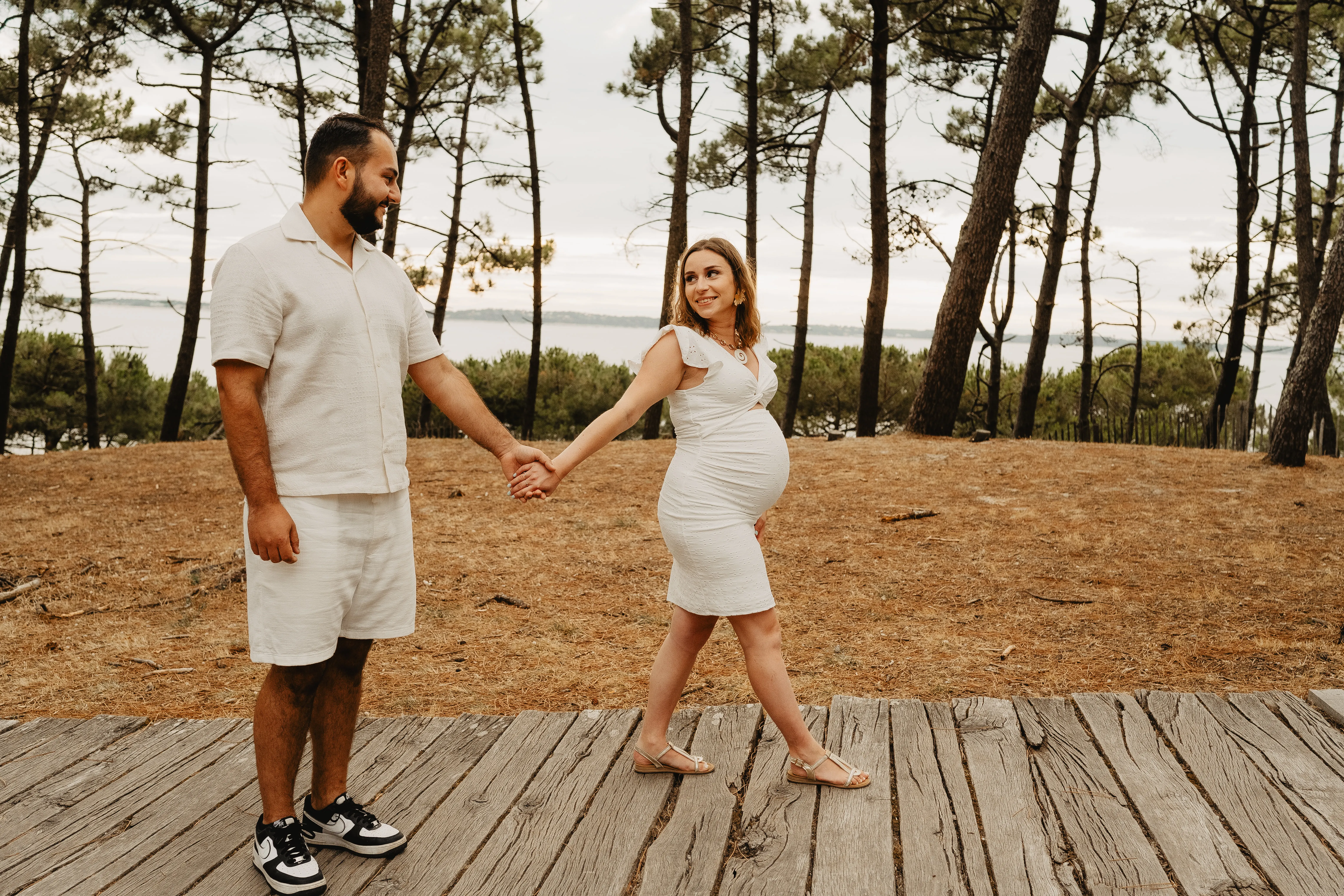 Séance maternité sous les pins