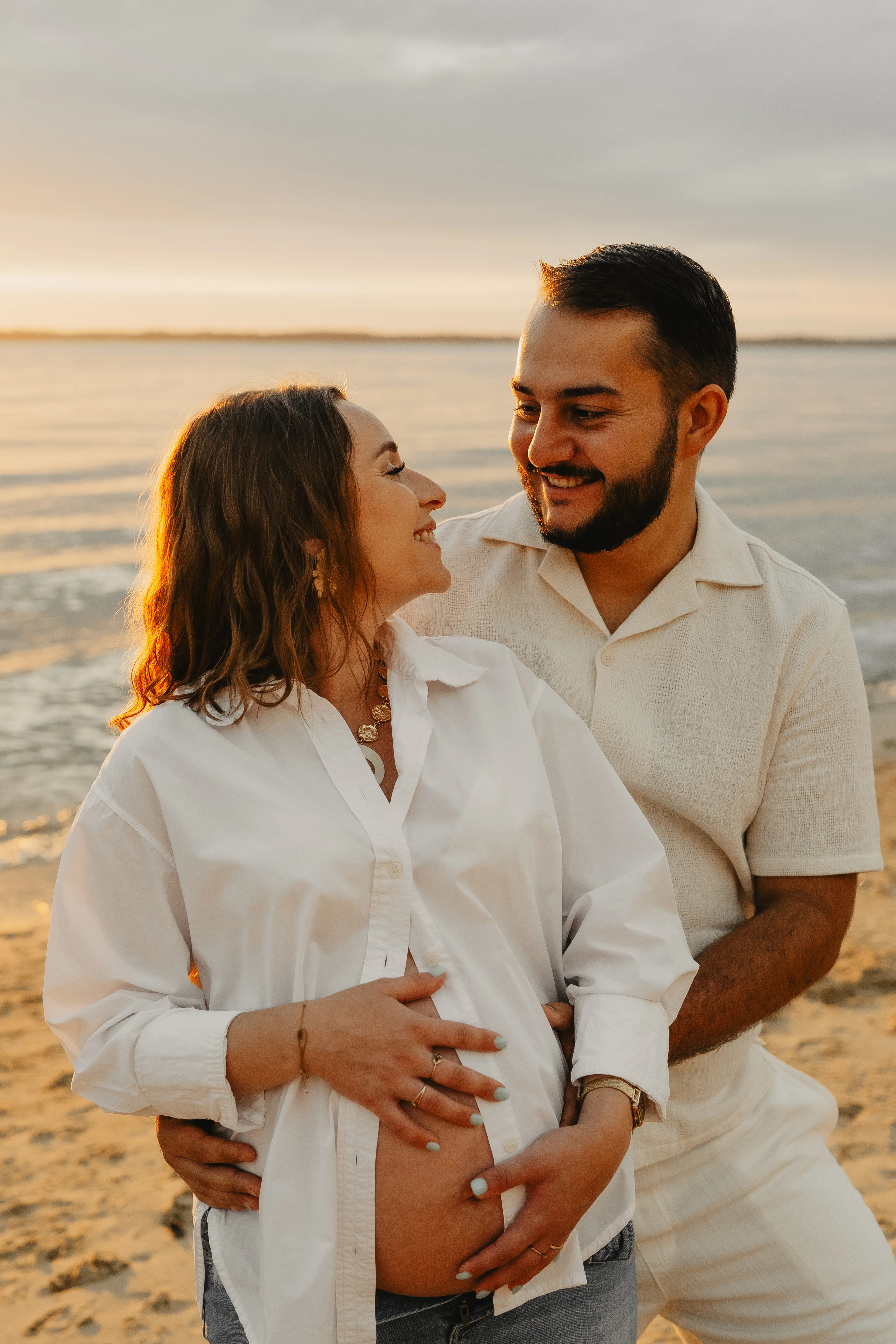 Séance grossesse en lumière douce