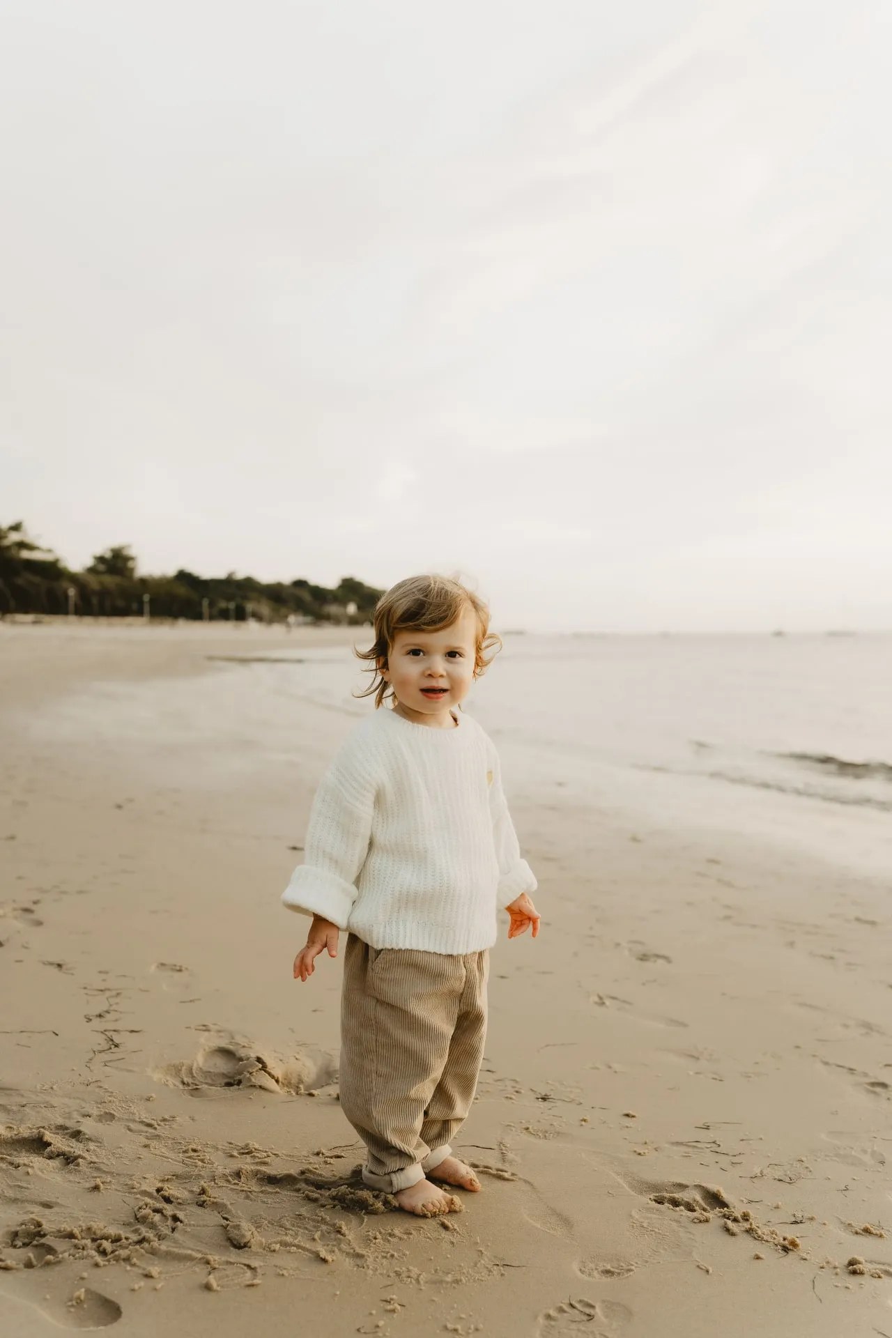 Enfants jouant dans les dunes du Bassin d'Arcachon